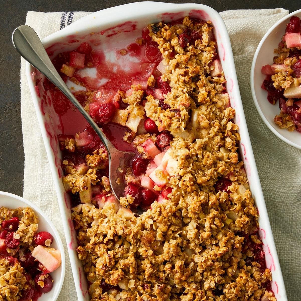 Easy Old-Fashioned Cranberry Apple Crisp with Fall Spices